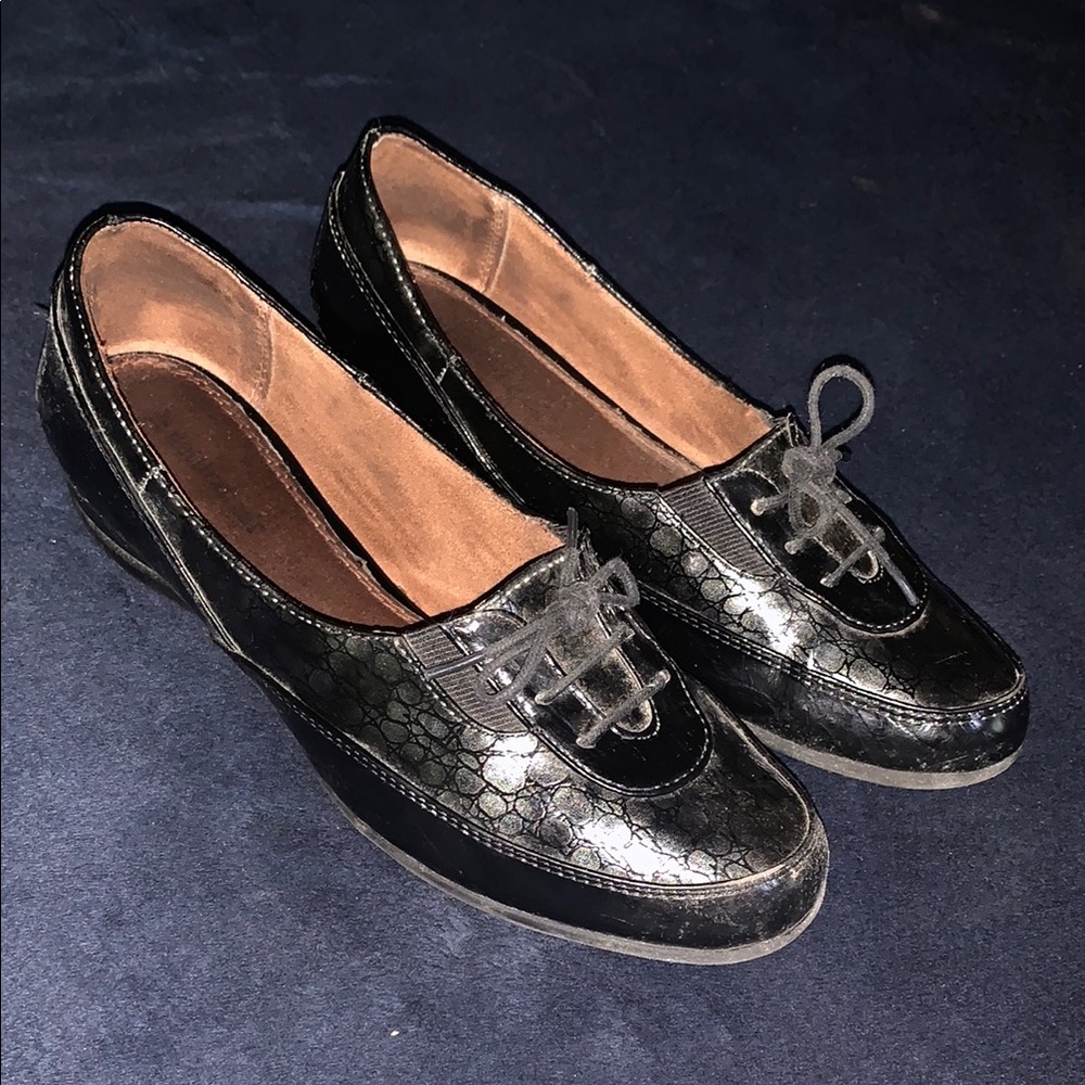 Naturalizer Glossy Black Patterned Loafers